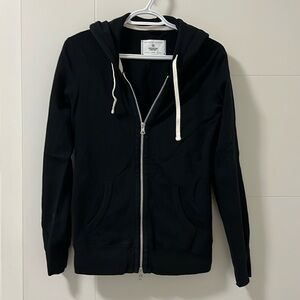 Reigning champ Terry zip up small